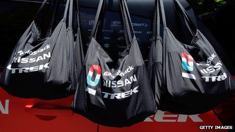 Musette bags in the feed zone