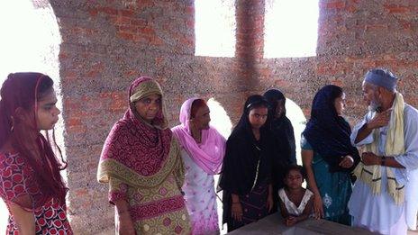 Visitors at Mr Quadri's Taj Mahal