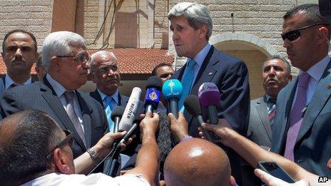 John Kerry with Mahmoud Abbas in Ramallah on 30 June 2013