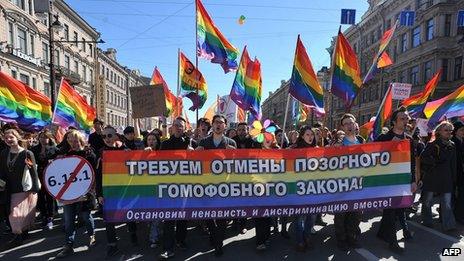 Gay march in St Petersburg, 1 May 13