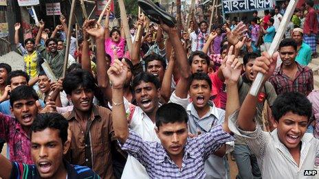 Workers protesting in Bangladesh