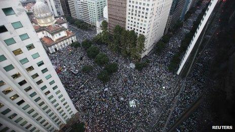 A general view shows demonstrators waiting before a protest in Rio de Janeiro on 20 June, 2013