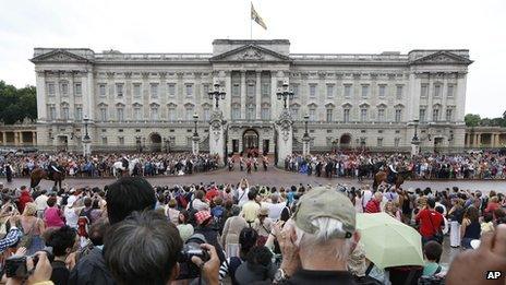 Crowds at Buckingham Palace