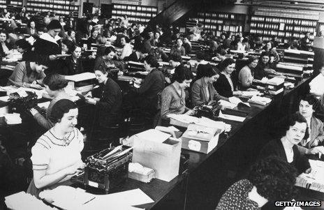 A "typing pool", a room full of female typists