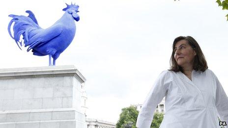 Katharina Fritsch with her sculpture