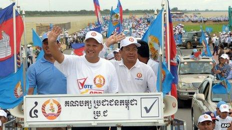 This photo taken on 21 July 21 2013 shows Hun Sen's youngest son Hun Many (C), a parliamentarian candidate from Cambodian's People's Party (CPP), in Phnom Penh