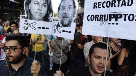 Anti-government protesters outside headquarters of Popular Party on 18 July 2013