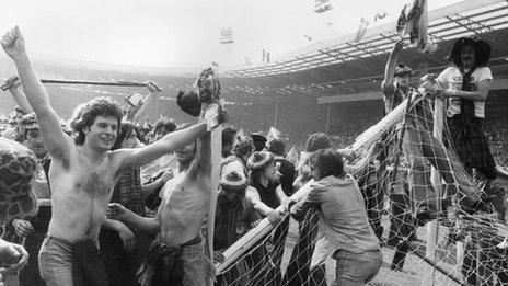 Scotland fans on the Wembley crossbar in 1977