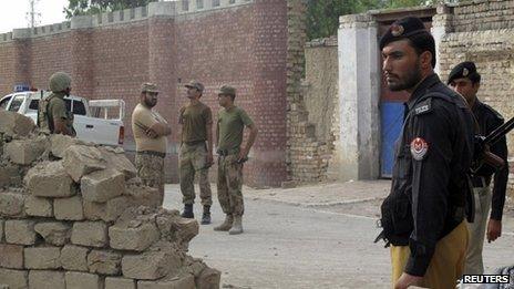 Scene of attack at jail in north-west Pakistan's Dera Ismail Khan, 30 July 2013