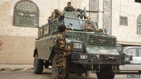 Police secure a street leading to the British embassy in Sanaa, Yemen (5 August 2013)