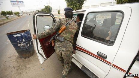 A vehicle is searched in Sanaa, Yemen (5 August 2013)