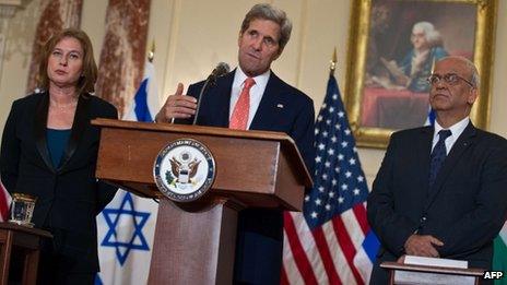 US Secretary of State John Kerry speaks to the press with chief Palestinian negotiator Saeb Erakat (R) and Israel"s Justice Minister Tzipi Livni (L) at the State Department in Washington on July 30, 2013.