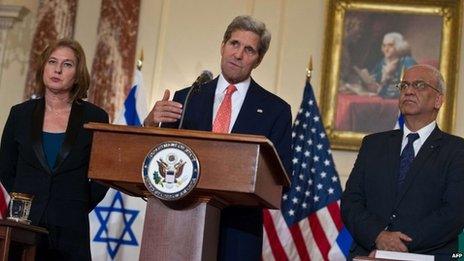 US Secretary of State John Kerry speaks to the press with chief Palestinian negotiator Saeb Erakat (R) and Israel"s Justice Minister Tzipi Livni (L) at the State Department in Washington on July 30, 2013.