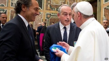 Pope Francis talks with Italy coach Cesare Prandelli, left, and president of the Italian soccer federation Giancarlo Abete, during a private audience at the Vatican, Tuesday, 13 August, 2013