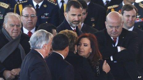 Argentine President Cristina Fernandez (front right) greets Brazilian President Dilma Rousseff, as Spain's Crown Prince Felipe, (top centre), OAS Secretary General Jose Miguel Insulza (right) and Chile's President Sebastian Pinera (front left) look on after the start of the swearing-in ceremony