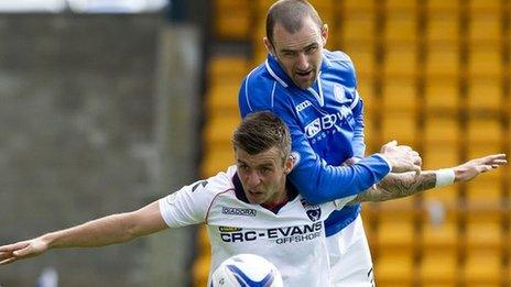 St Johnstone's Dave Mackay towers over Ross County's Graham Carey