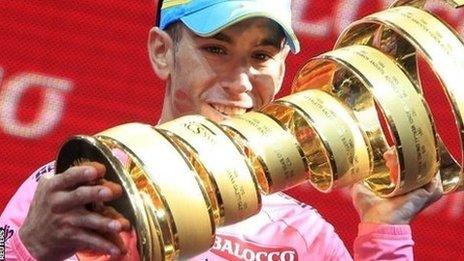 Vincenzo Nibali with the trophy after winning the 2013 Giro d'Italia