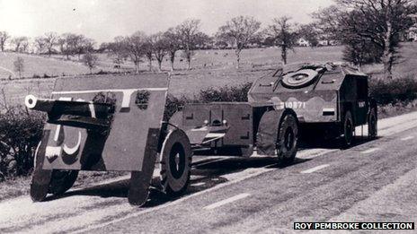 Replica QUAD artillery tractor with 25 pound artillery gun