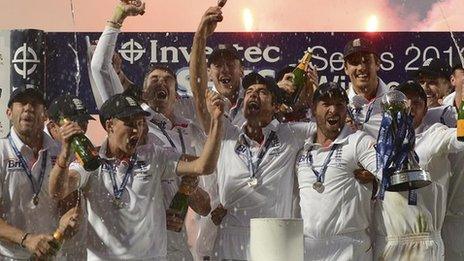 England celebrate with the Ashes urn