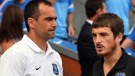 Roberto Martinez (l) and Leighton Baines