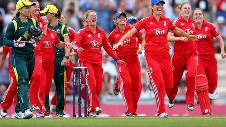 England players celebrate winning the Women's Ashes