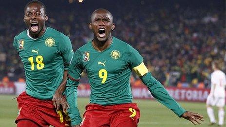 Cameroon striker Samuel Eto'o (R) celebrates with midfielder Eyong Enoh