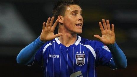 Ipswich winger Josh Carson is training with Hibs