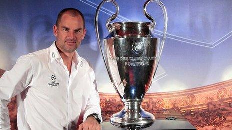 Ronald de Boer poses with the European Cup