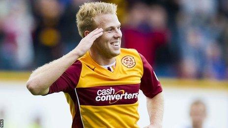 Henri Anier celebrates Motherwell