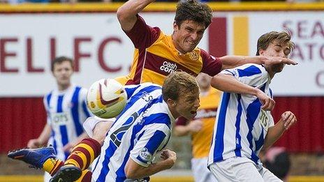 John Sutton causes the Kilmarnock defence problems