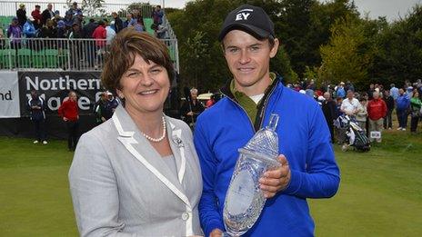 Daan Huizing receives the Northern Ireland Open trophy from Tourism Minister Arlene Foster