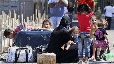 Syrian refugees at Turkey's Cilvegozu gate border (2 Sept 2013)