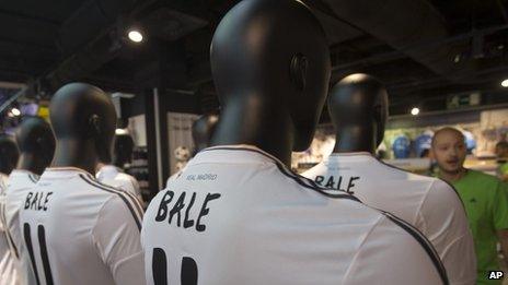 Mannequins in the Real Madrid shop with the Gareth Bale replica shirt