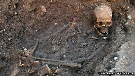 Richard III's skeleton as found in the grave