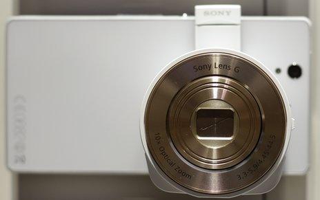 Sony Lens - a portable lens which attaches to a smartphone