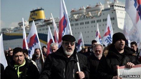 Piraeus port workers protest against privatisation