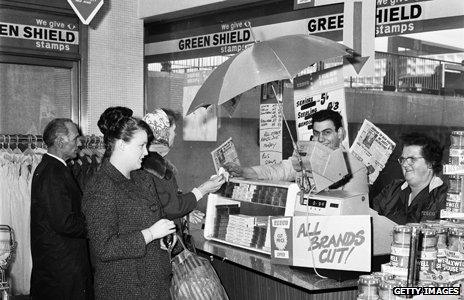 Shoppers at Elephant and Castle Tesco in 1967