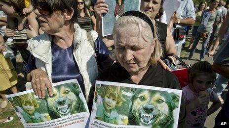 Grandmother of boy killed by dogs protests at Bucharest rally, 8 Sep 13