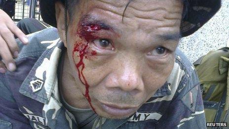 A wounded soldier waits for medical help after he was injured during a clash with Muslim rebels members of the Moro National Liberation Front (MNLF) in Zamboanga city, southern Philippines September 9, 2013