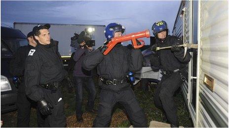 Police raiding Smithy Fen travellers' site in Cambridgeshire