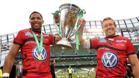 Toulon's Delon Armitage and Jonny Wilkinson with the Heineken Cup