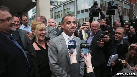 Michael Le Vell, centre