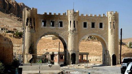 Entrance to Maaloula (7 September 2013)