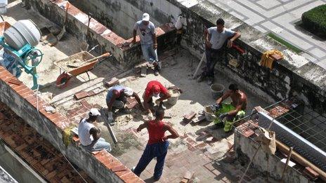 Workers on the roof of Havana's Capitolio