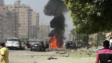 Aftermath of car bomb attack that targeted Egypt's interior minister in Cairo (5 September 2013)