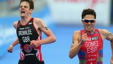 Javier Gomez beats Jonny Brownlee