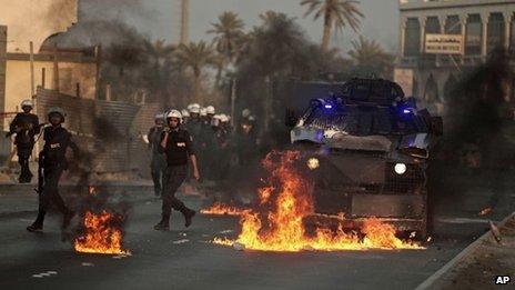 Bahraini riot police in Daih (15 September 2013)