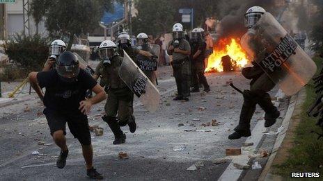 Protester chased by police in Athens (18 Sept 2013)