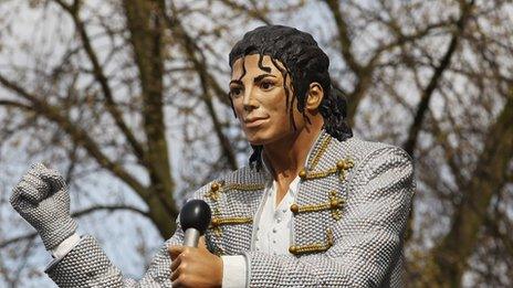 Michael Jackson statue at Craven Cottage