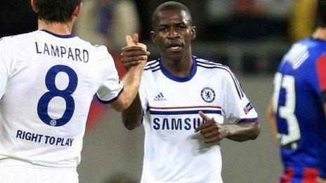 Chelsea's Ramires (cemtre) celebrates with his team mate Frank Lampard after scoring a goal against Steaua Bucharest